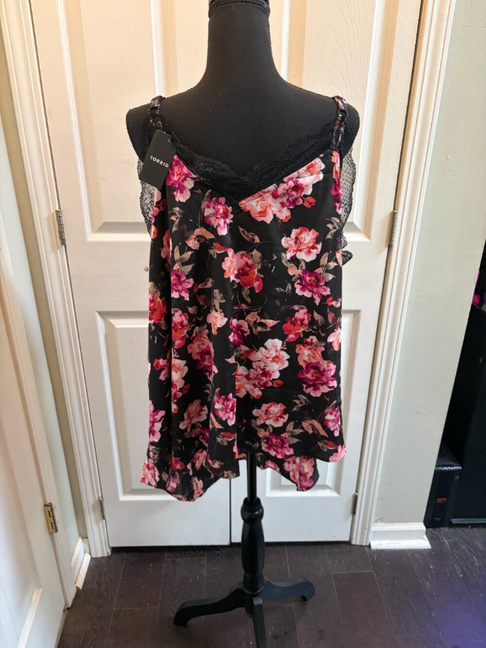 Torrid Satin Lace Trim Cami Size 18-20 In Aura Floral Black - Picture 2 of 7
